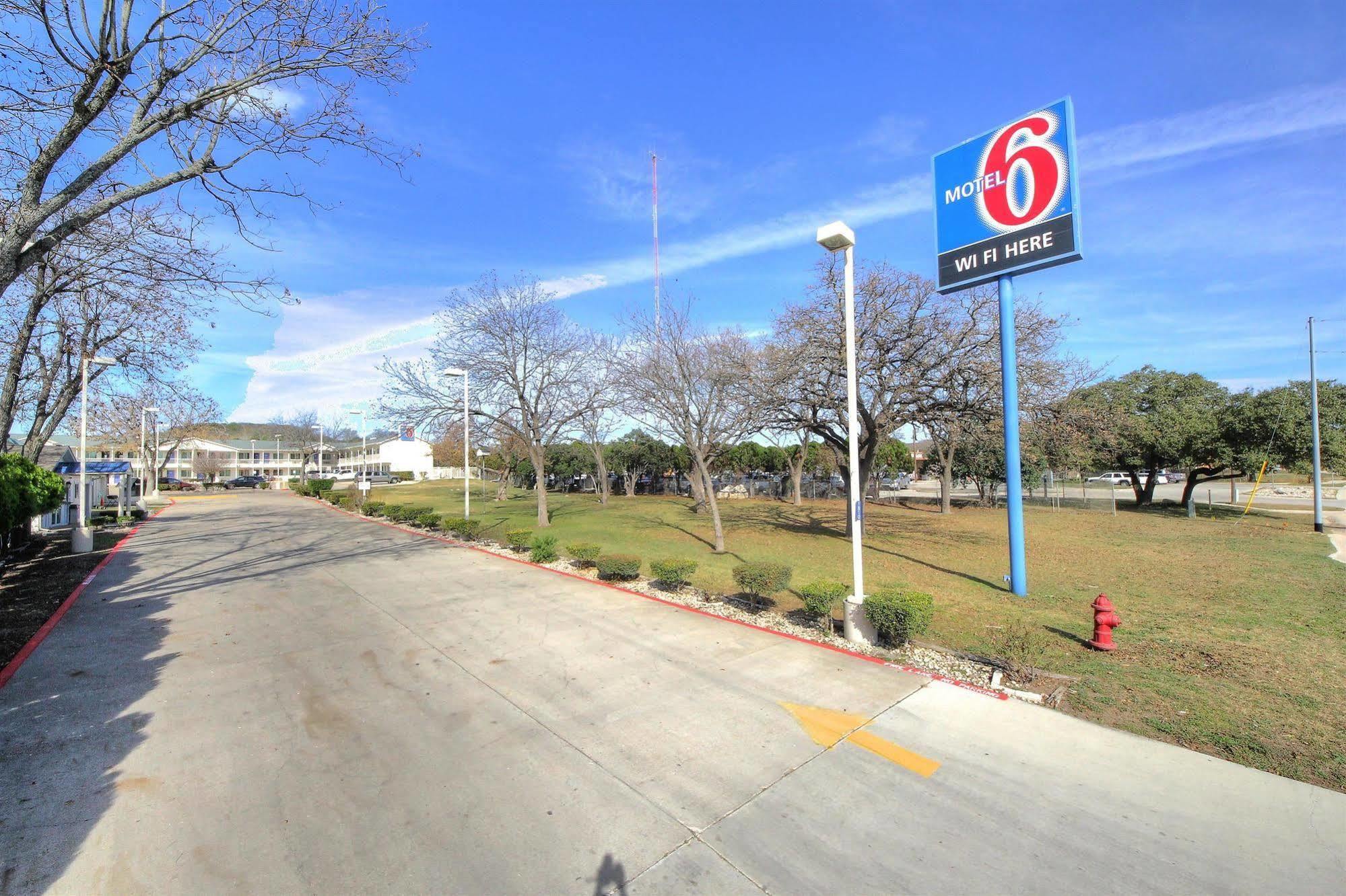 Motel 6-Kerrville, Tx Екстер'єр фото