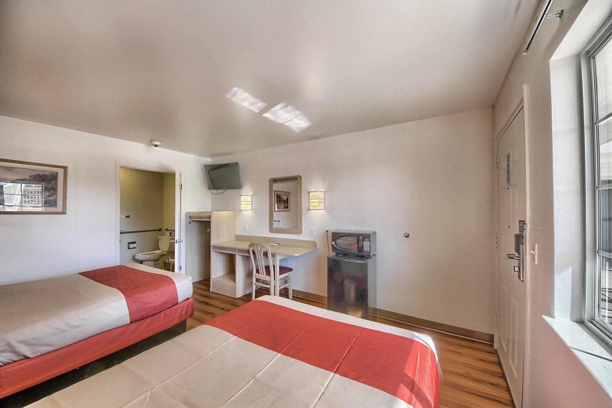 Motel 6-Kerrville, Tx Екстер'єр фото