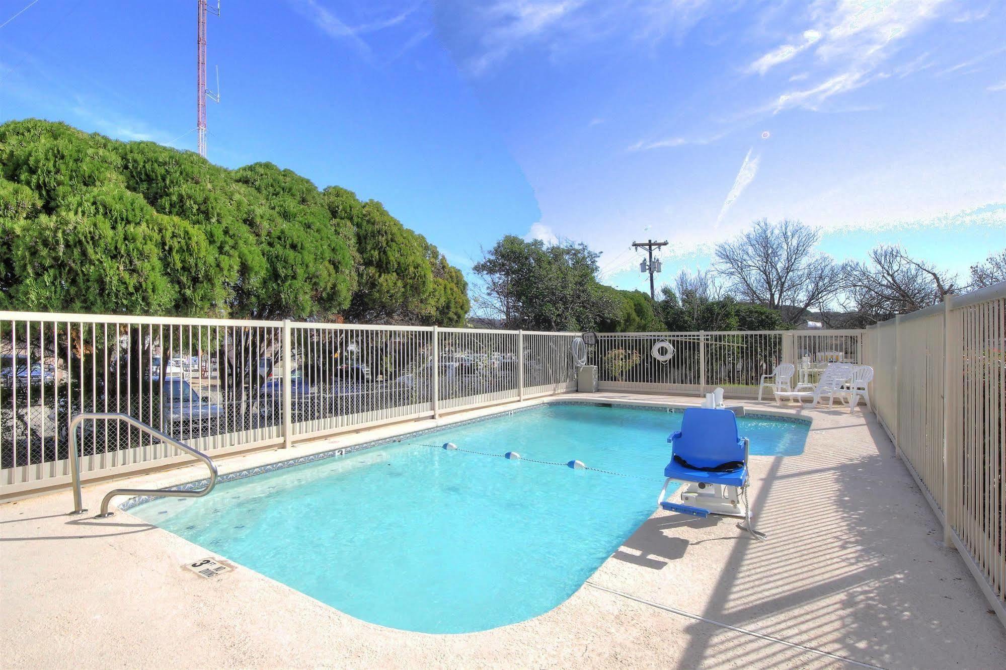 Motel 6-Kerrville, Tx Екстер'єр фото